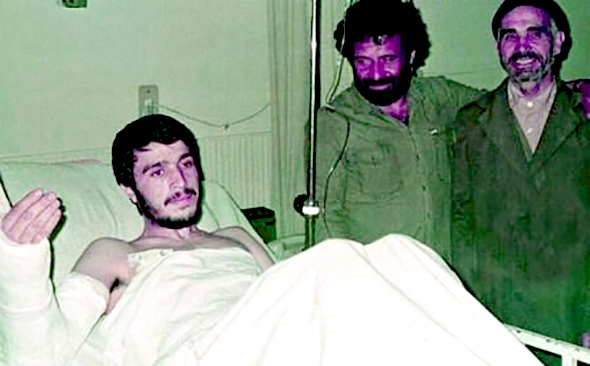 عکس شهید کاوه ، روی تخت بیمارستان