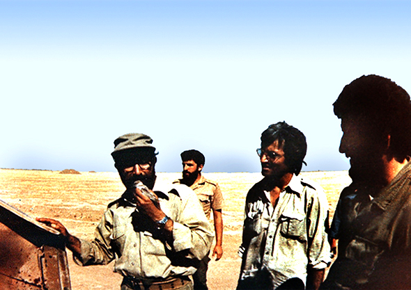 عکس شهید چمران در جبهه